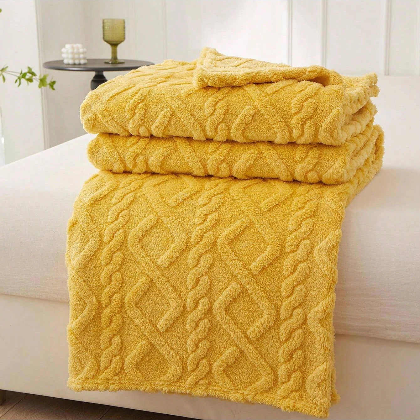 1pc Single-Layer Coral Fleece Blanket, Lightweight Multi-Purpose Sofa & Nap Cover