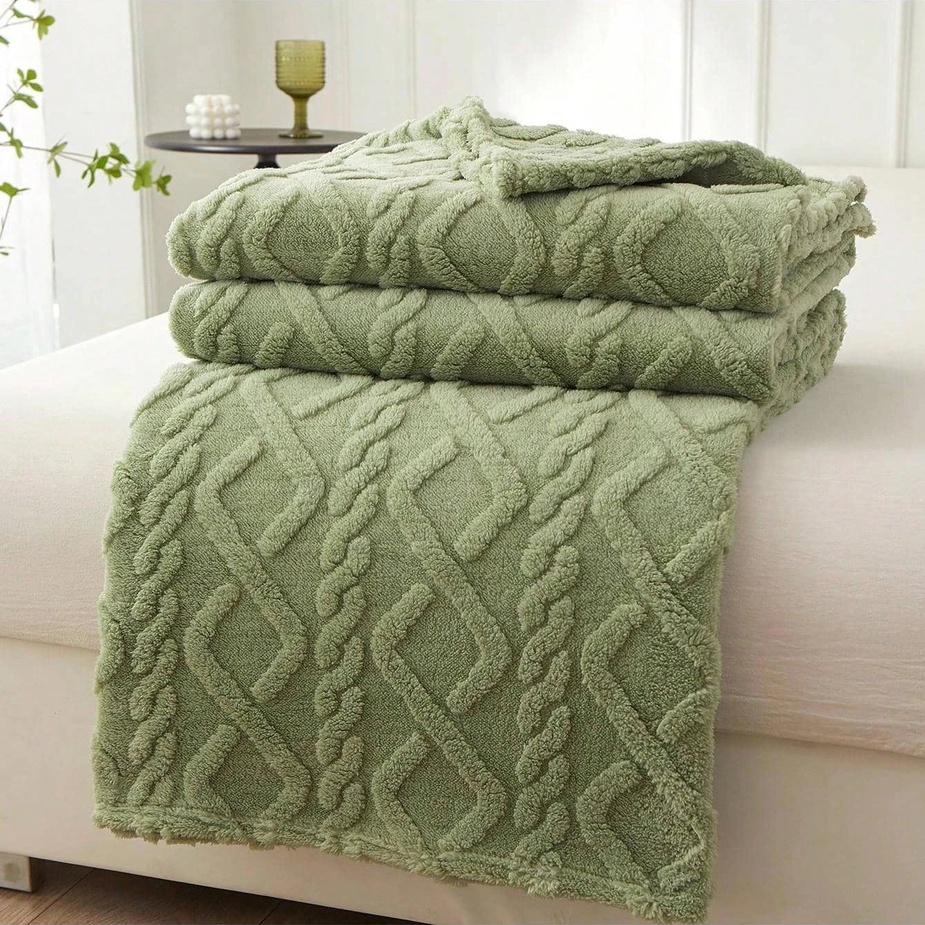 1pc Single-Layer Coral Fleece Blanket, Lightweight Multi-Purpose Sofa & Nap Cover