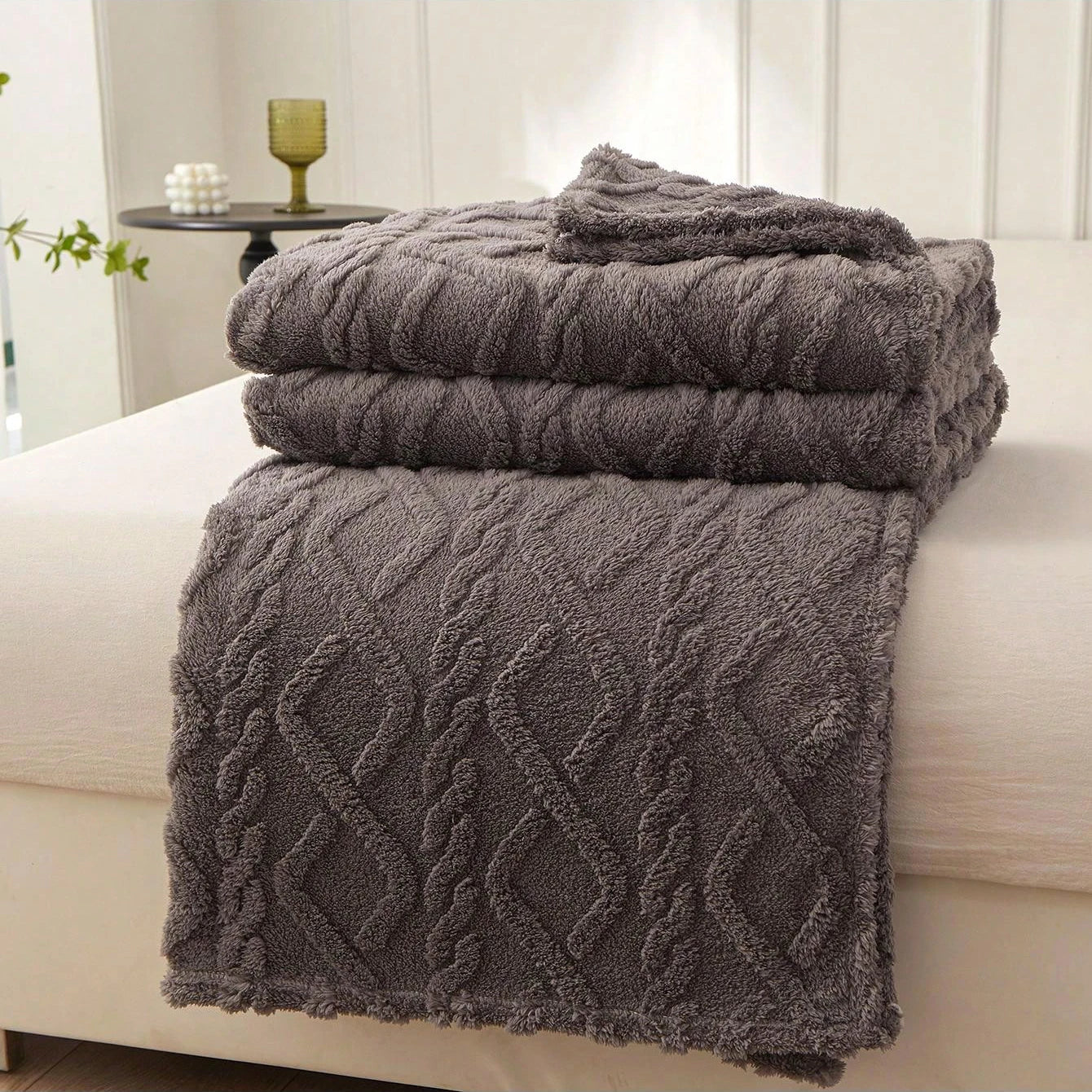 1pc Single-Layer Coral Fleece Blanket, Lightweight Multi-Purpose Sofa & Nap Cover