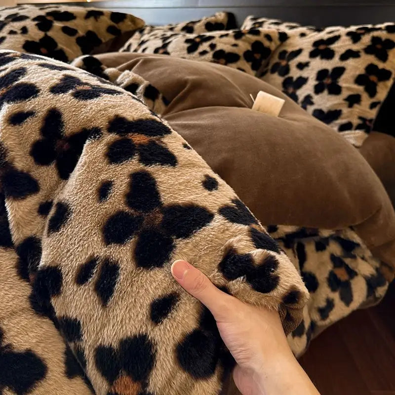 4-Piece Thick Thermal Fleece Bedding Set – Class A Rabbit Plush & Coral Fleece, Leopard Print Quilt Cover, Bed Sheet & Pillowcases