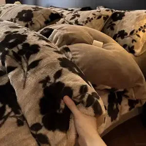 4-Piece Thick Thermal Fleece Bedding Set – Class A Rabbit Plush & Coral Fleece, Leopard Print Quilt Cover, Bed Sheet & Pillowcases