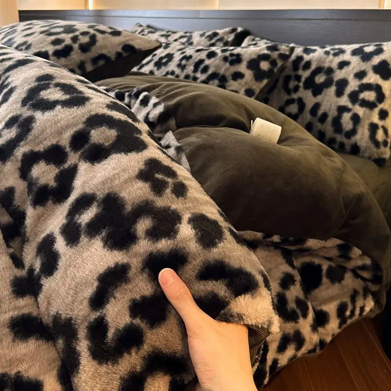 4-Piece Thick Thermal Fleece Bedding Set – Class A Rabbit Plush & Coral Fleece, Leopard Print Quilt Cover, Bed Sheet & Pillowcases