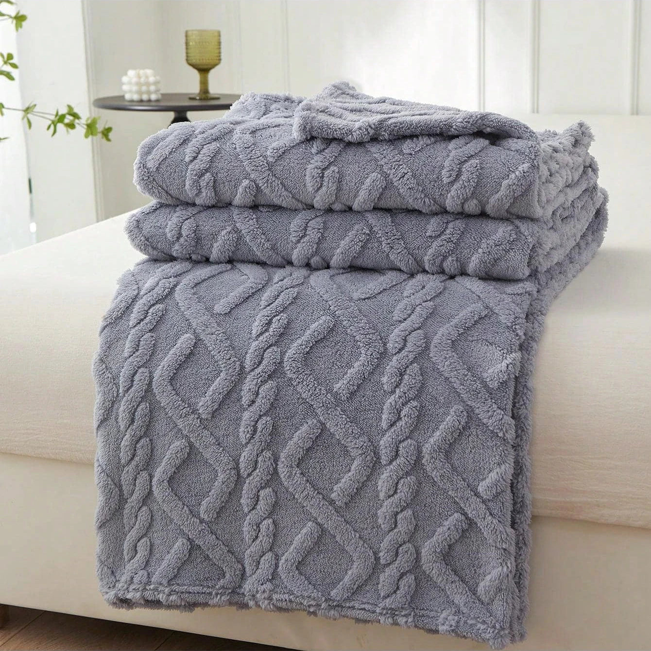 1pc Single-Layer Coral Fleece Blanket, Lightweight Multi-Purpose Sofa & Nap Cover