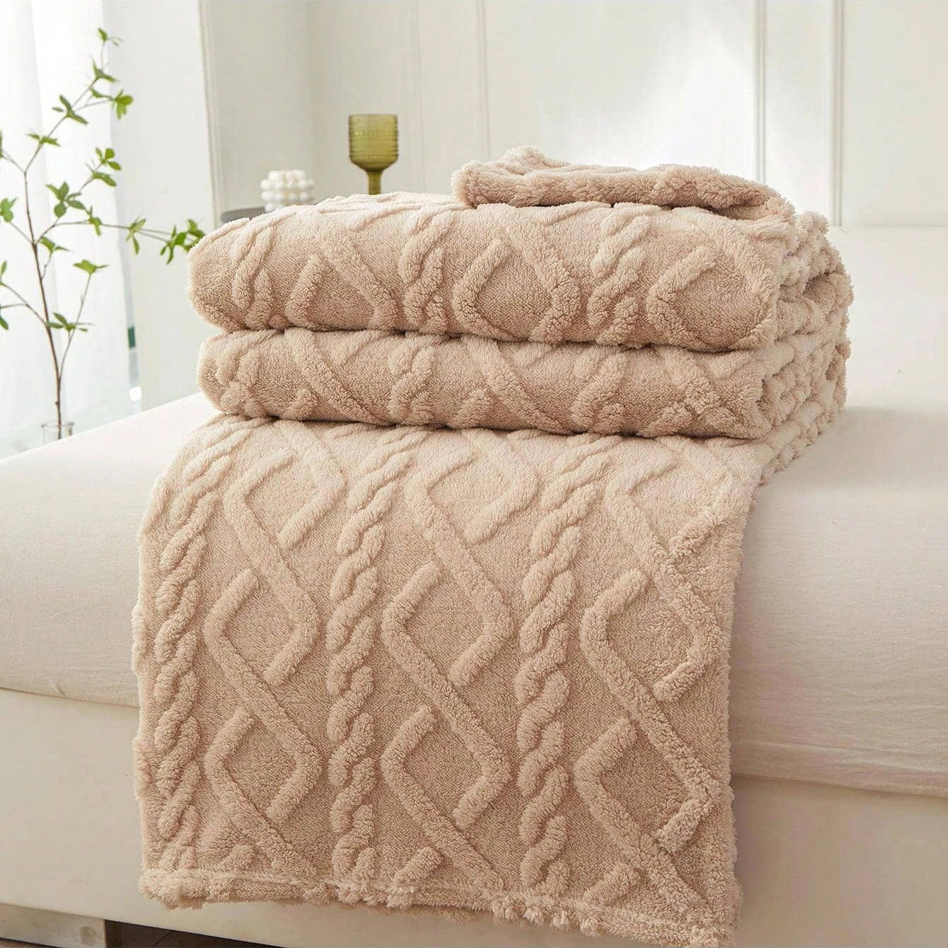 1pc Single-Layer Coral Fleece Blanket, Lightweight Multi-Purpose Sofa & Nap Cover